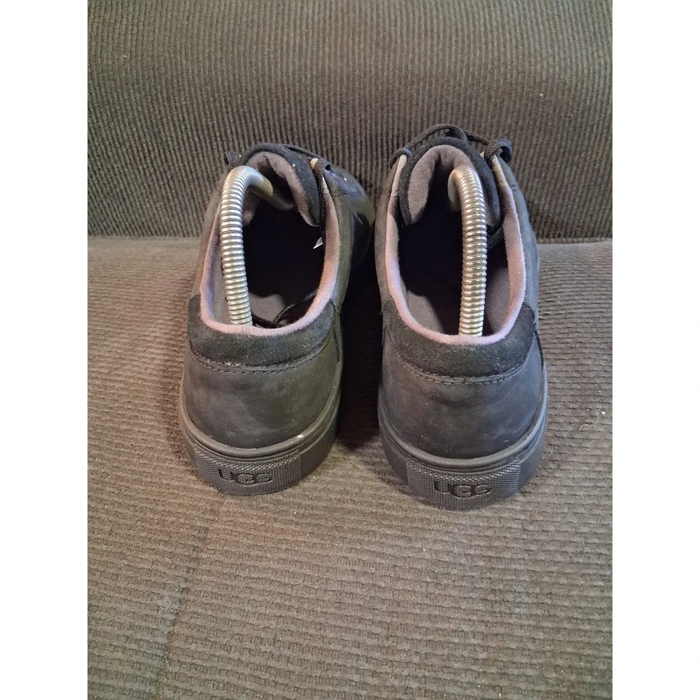 UGG Pismo Low Sneakers Mens 7.5 Black Nubuck Leather Low Top‎ Shoes 1110835